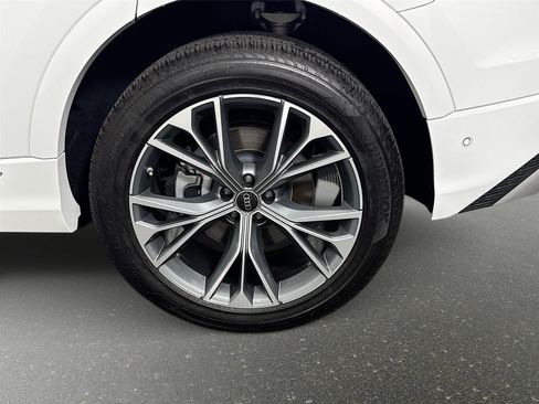 Used 2025 Audi Q8 Premium Plus AWD/4WD image 34