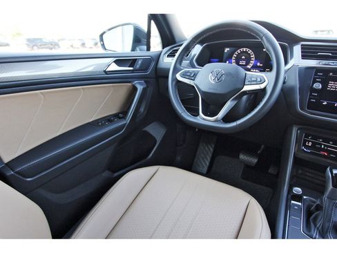 Used 2022 Volkswagen Tiguan SE FWD image 11