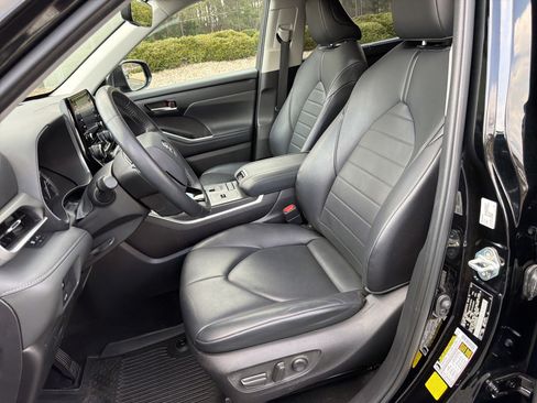 Used 2021 Toyota Highlander XLE image 9