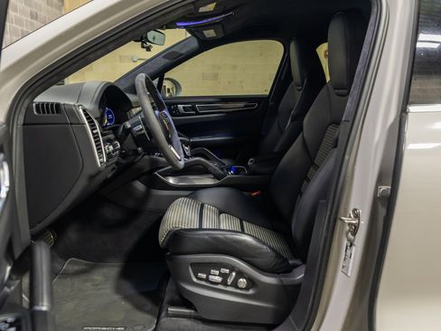 Used 2021 Porsche Cayenne Turbo S image 41