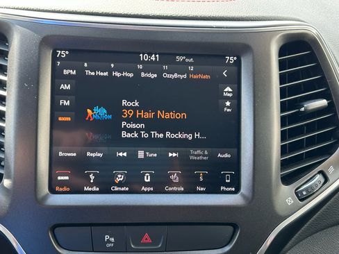 Used 2019 Jeep Cherokee Trailhawk w/ Comfort/Convenience Group image 14