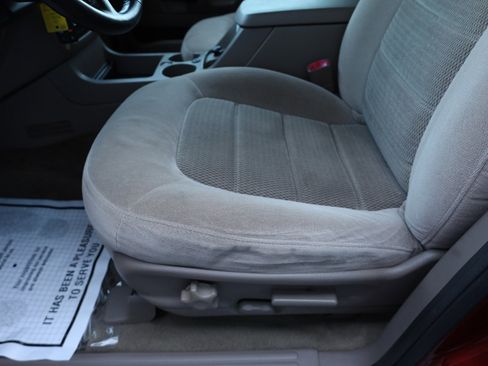 Used 2005 Ford Explorer XLT image 6