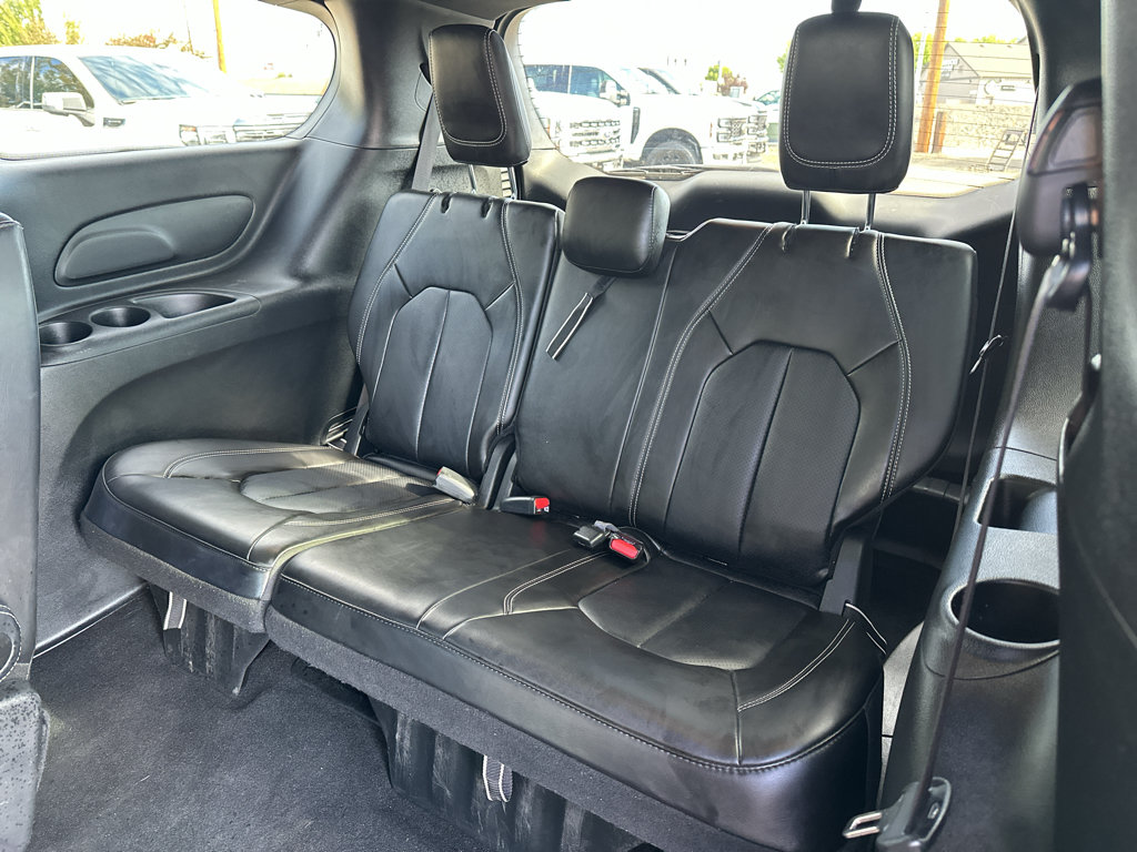 Used 2025 Chrysler Pacifica Select FWD image 19