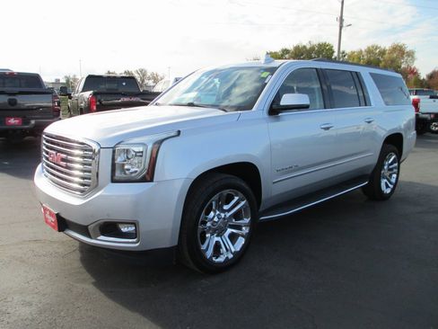 Used 2018 GMC Yukon XL SLT w/ Premium Edition image 9