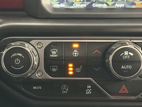 Used 2021 Jeep Gladiator Rubicon AWD/4WD image 34