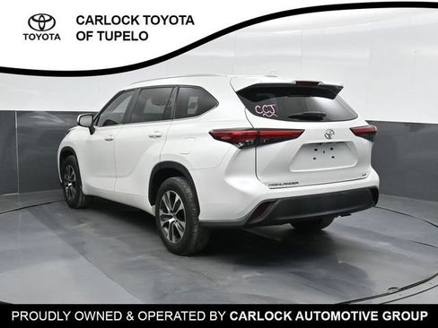 Used 2023 Toyota Highlander XLE FWD image 11