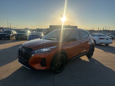 Certified 2023 Nissan Kicks SR w/ SR Premium Package image 3