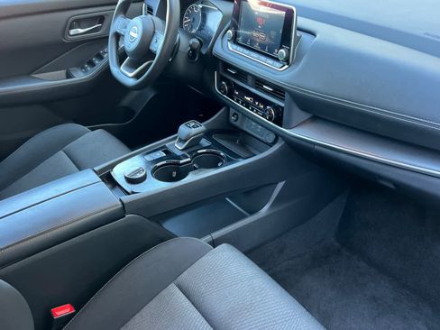 Used 2024 Nissan Rogue SV AWD/4WD image 17