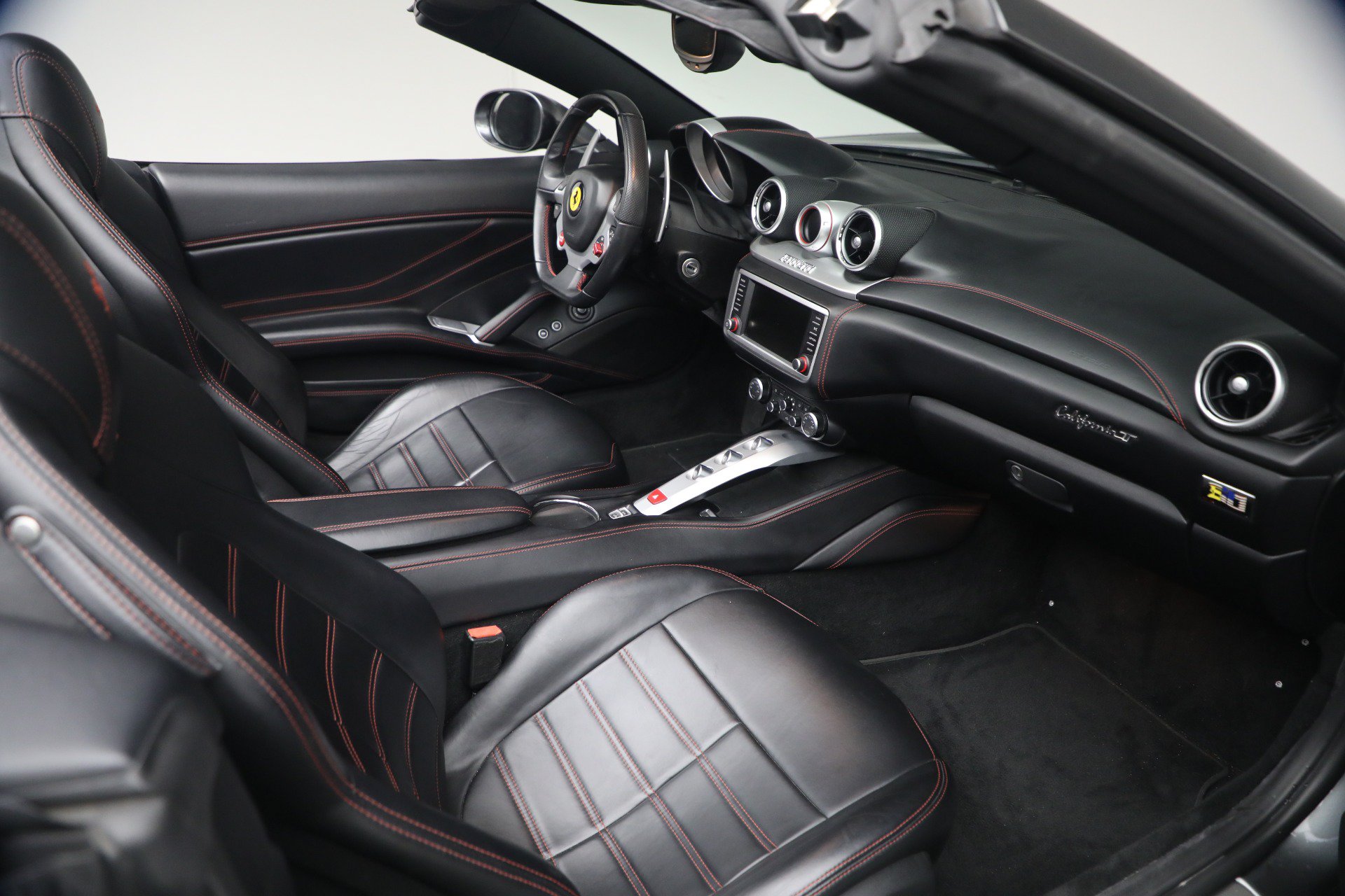 Certified 2015 Ferrari California T RWD image 18