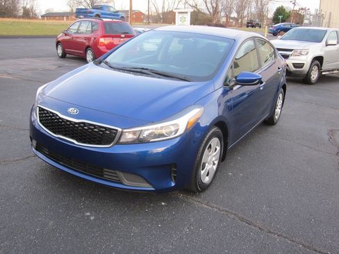 Used 2018 Kia Forte LX image 2