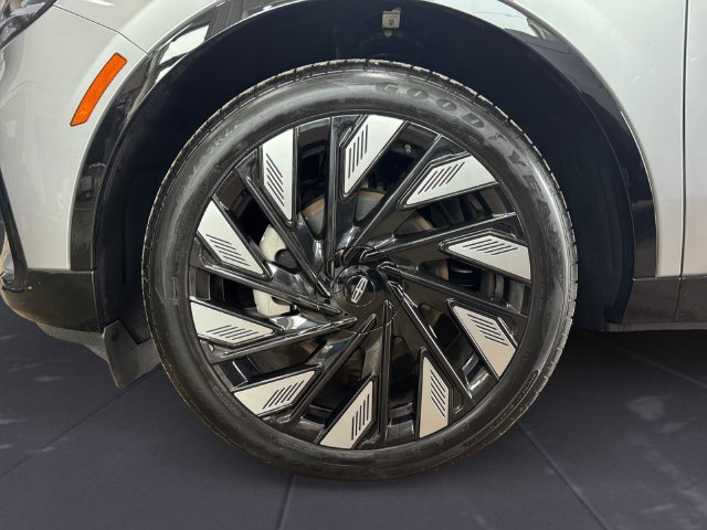 Used 2025 Lincoln Nautilus Reserve w/ Jet Appearance Package AWD/4WD image 14