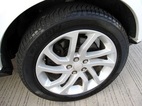 Used 2014 Land Rover LR4 HSE image 41