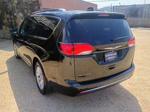 Used 2020 Chrysler Pacifica Touring-L Plus w/ Tire & Wheel Group image 9