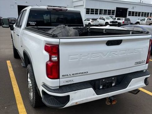 Used 2022 Chevrolet Silverado 2500 High Country w/ Z71 Off-Road Package AWD/4WD image 4