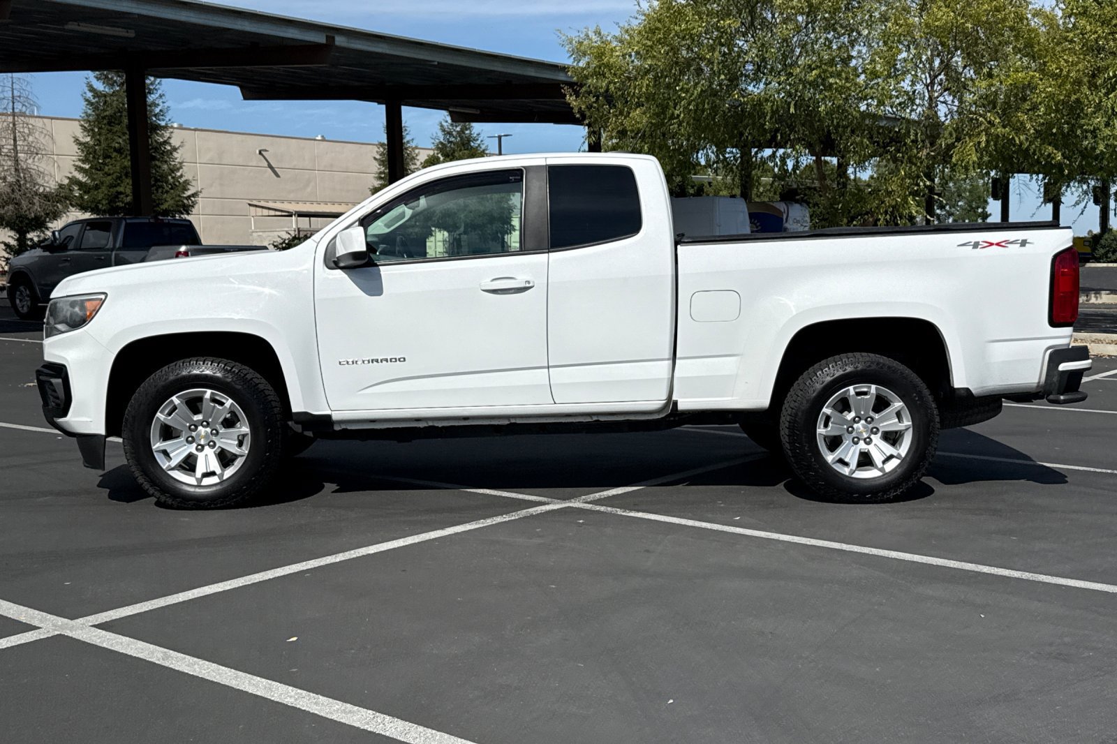 Used 2022 Chevrolet Colorado LT w/ Safety Package AWD/4WD image 14