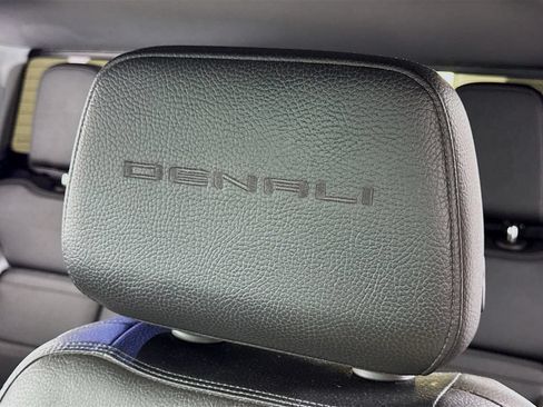 Used 2022 GMC Sierra 3500 Denali w/ Denali Black Diamond Edition AWD/4WD image 19