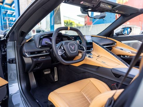 Used 2023 Chevrolet Corvette Stingray Preferred Conv w/ Z51 Performance Package RWD image 4