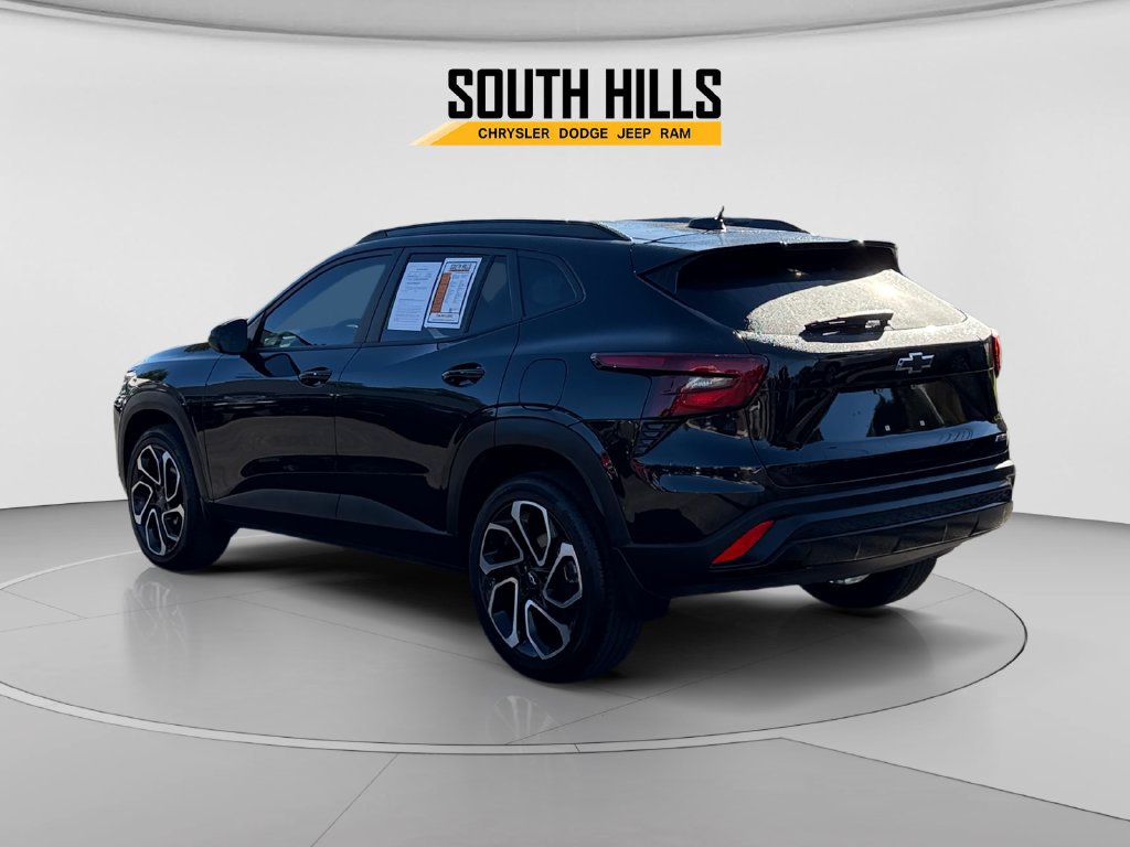 Used 2025 Chevrolet Trax RS w/ Driver Confidence Package FWD image 3