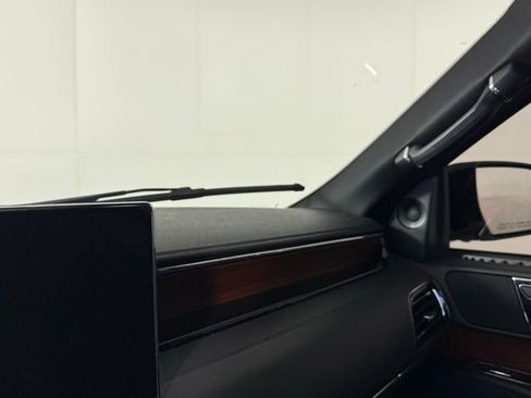 Used 2023 Lincoln Navigator Reserve image 16