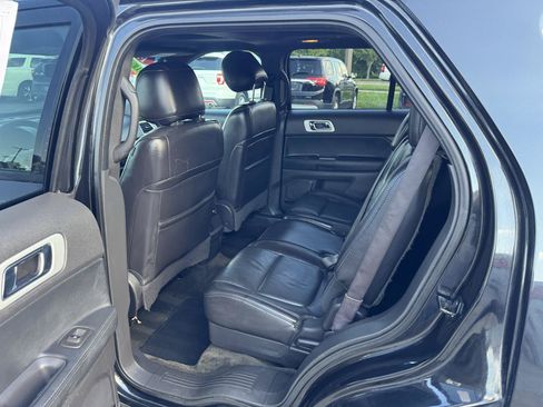 Used 2014 Ford Explorer XLT w/ Equipment Group 202A FWD image 16