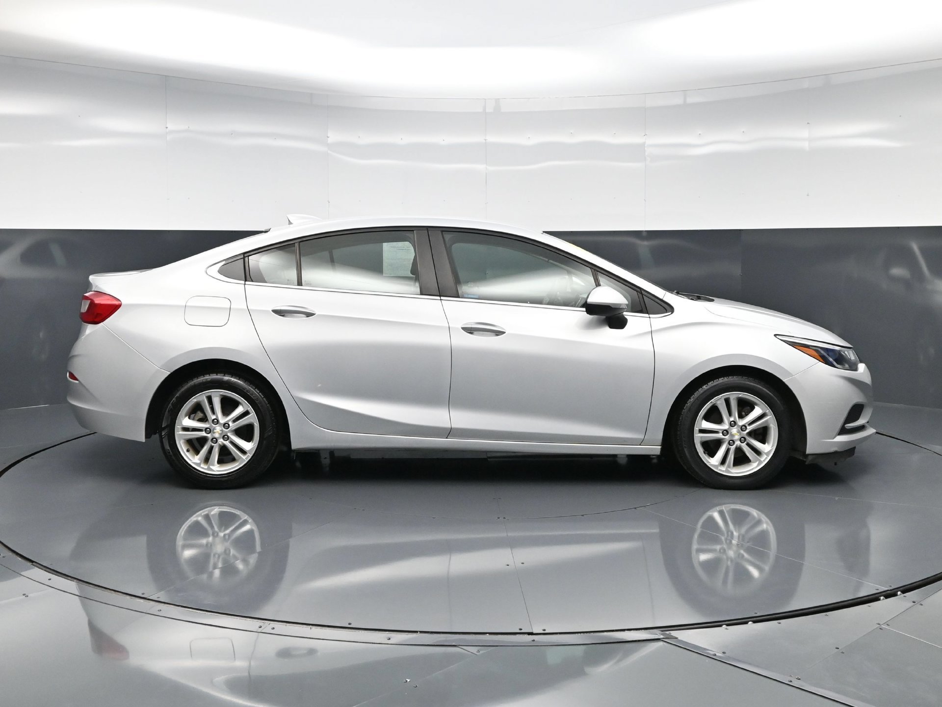 Used 2016 Chevrolet Cruze LT FWD image 9