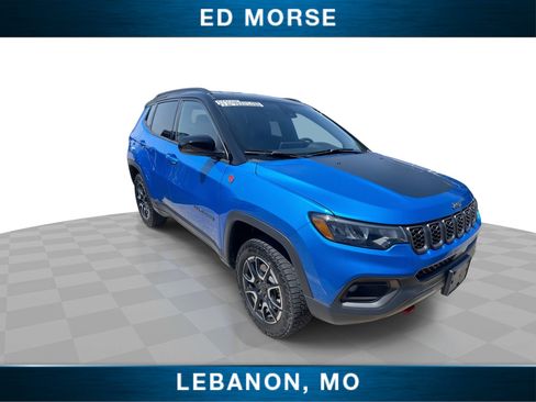 Used 2025 Jeep Compass Trailhawk AWD/4WD image 2