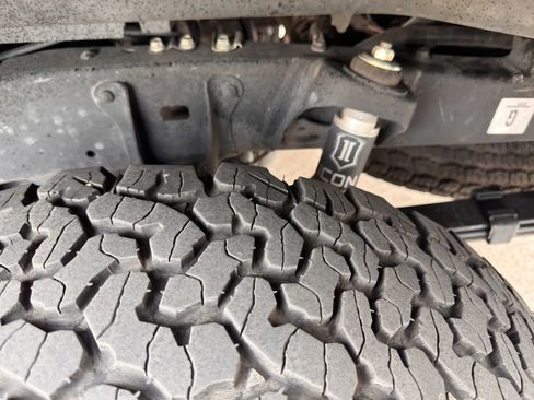 Used 2022 Toyota Tacoma TRD Off-Road w/ Technology Package image 18