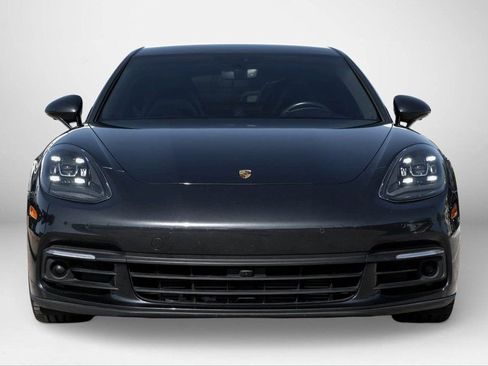 Used 2019 Porsche Panamera 4 image 3