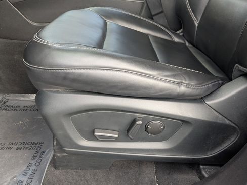 Used 2022 Ford Explorer XLT w/ Equipment Group 202A image 30