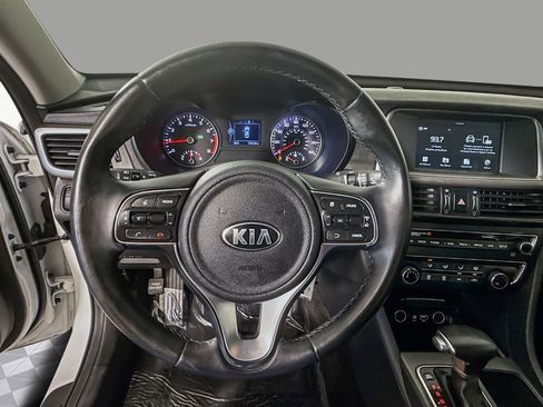 Used 2018 Kia Optima S image 10