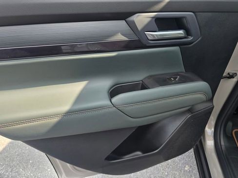 New 2026 GMC Terrain AT4 w/ Technology Package II AWD/4WD image 11