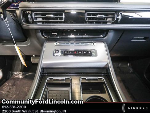 New 2026 Lincoln Aviator AWD image 17