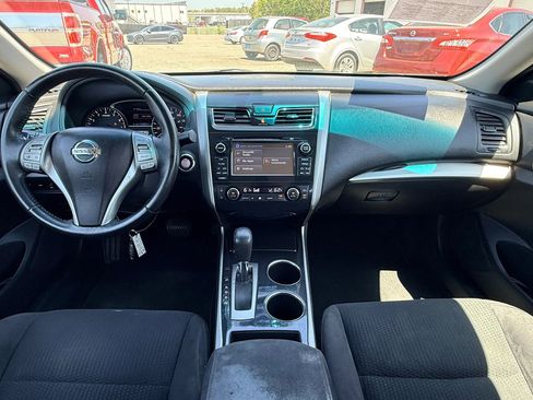 Used 2014 Nissan Altima 2.5 SV w/ Convenience Package image 3