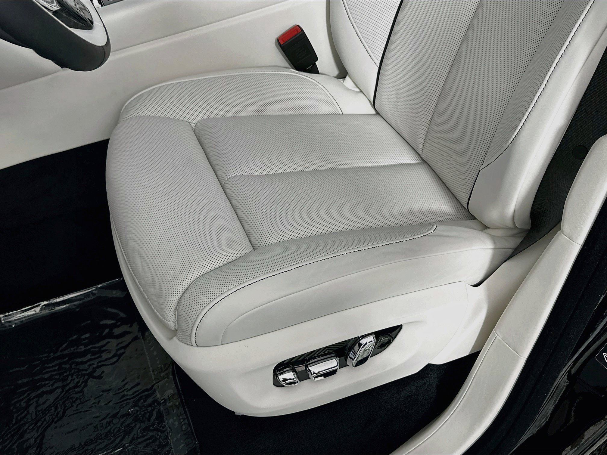New 2027 Rolls-Royce Cullinan Black Badge AWD/4WD image 18