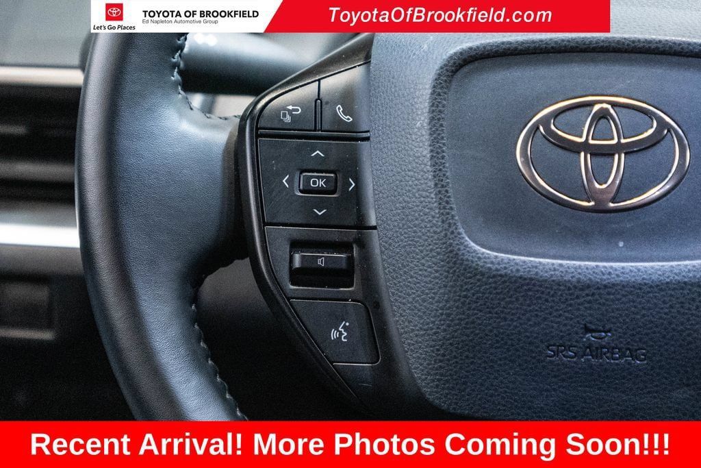 Used 2025 Toyota Prius LE FWD image 16