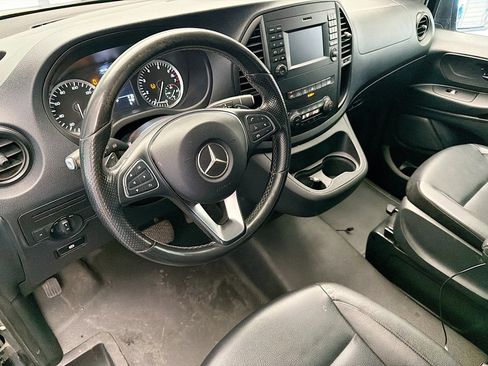 Used 2018 Mercedes-Benz Metris Passenger image 7