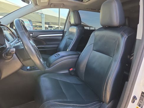 Used 2014 Toyota Highlander XLE image 15