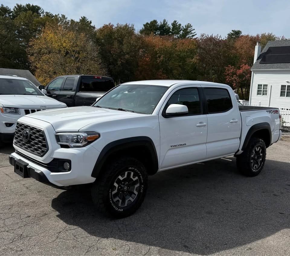 Used 2021 Toyota Tacoma TRD Off-Road w/ Technology Package AWD/4WD image 3