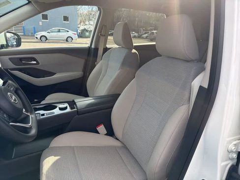 Used 2023 Nissan Rogue SV image 40