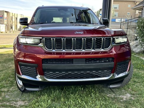 Used 2023 Jeep Grand Cherokee L Laredo image 4