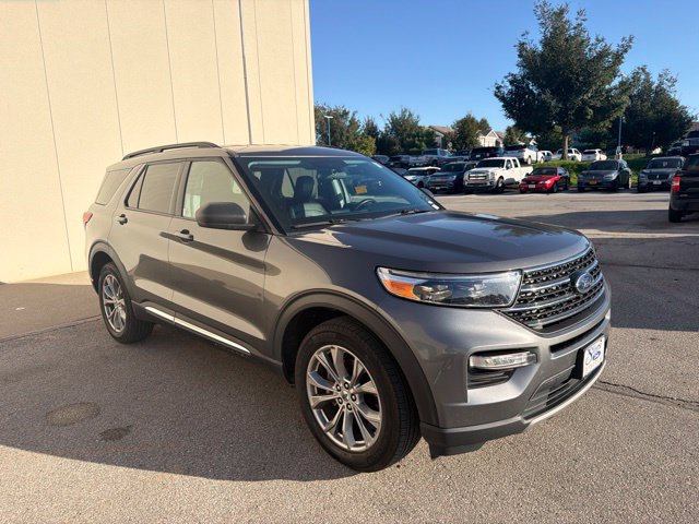 Used 2023 Ford Explorer XLT w/ Equipment Group 202A AWD/4WD image 2