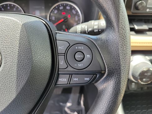 Used 2022 Toyota RAV4 XLE w/ Convenience Package FWD image 22