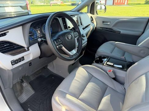 Used 2016 Toyota Sienna XLE Premium AWD/4WD image 9