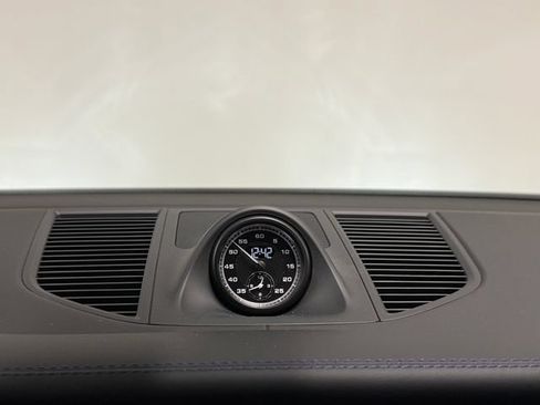 Certified 2026 Porsche Macan AWD/4WD image 17
