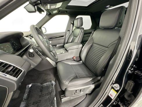 Certified 2025 Land Rover Discovery S image 19