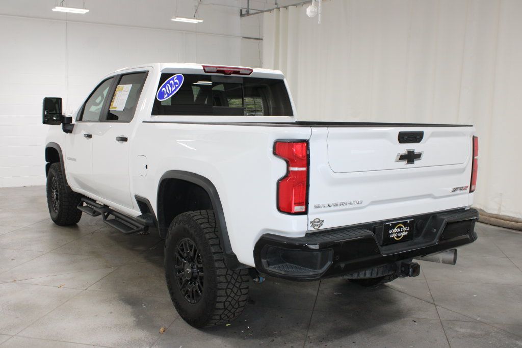 Used 2025 Chevrolet Silverado 2500 ZR2 w/ Technology Package AWD/4WD image 7