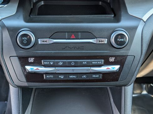 Certified 2020 Ford Explorer XLT image 28