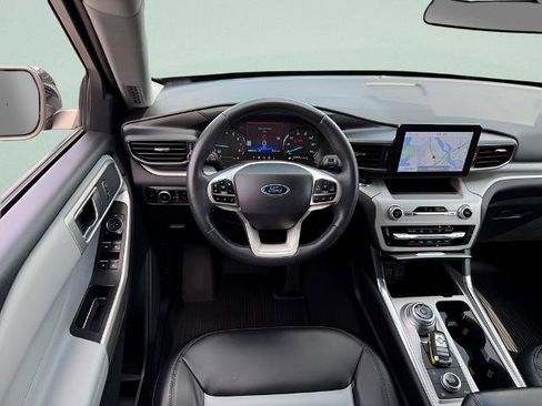 Certified 2023 Ford Explorer XLT w/ Equipment Group 202A AWD/4WD image 7
