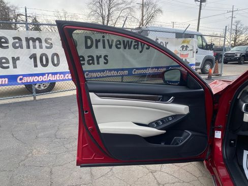 Used 2018 Honda Accord EX image 12