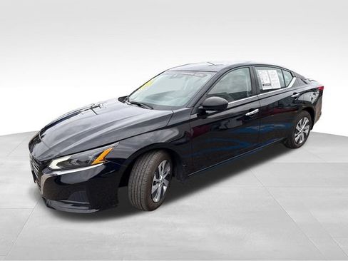 Certified 2025 Nissan Altima 2.5 S FWD image 2
